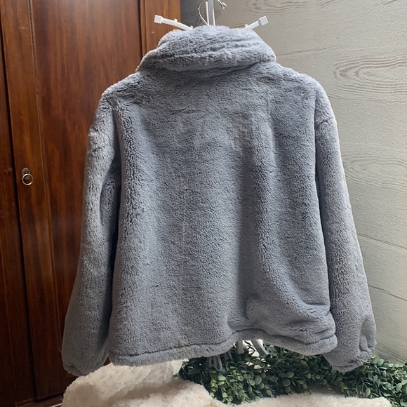 Women’s Ivy Blossom gray faux sheared fur fleece teddy zip jacket  size M - Picture 2 of 6